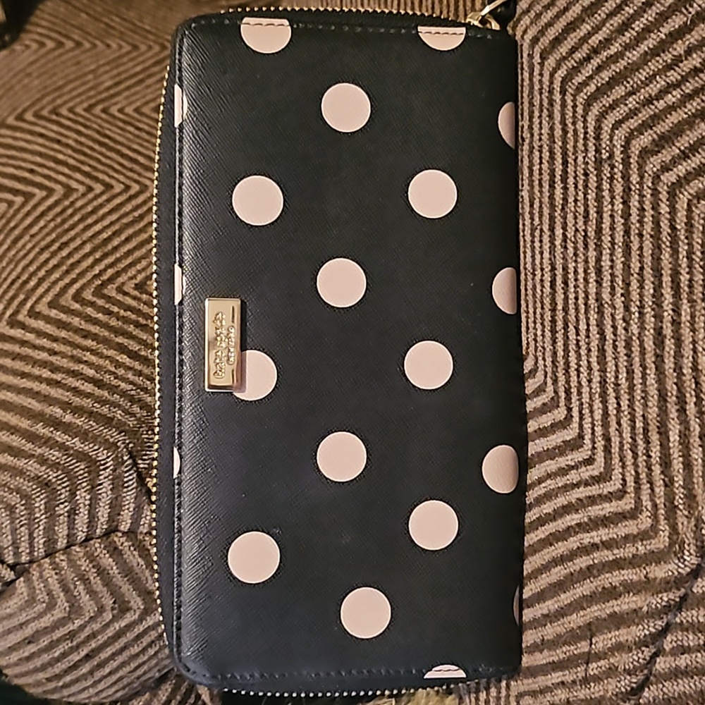 Kate Spade Wallet: Polka Dots